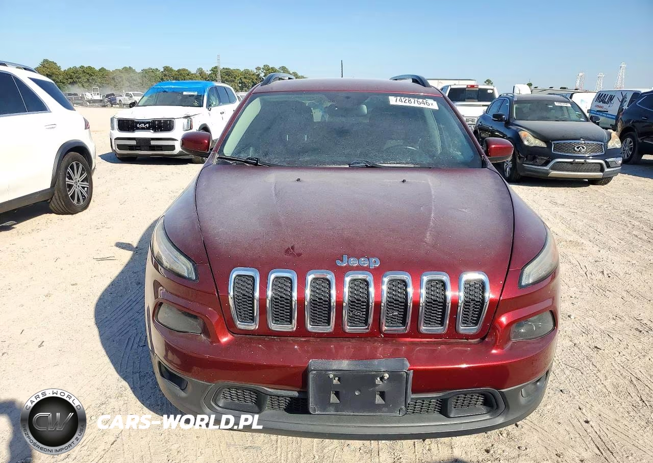 2018 Jeep Cherokee Latitude Plus VIN:1C4PJLLB1JD621901 - 5