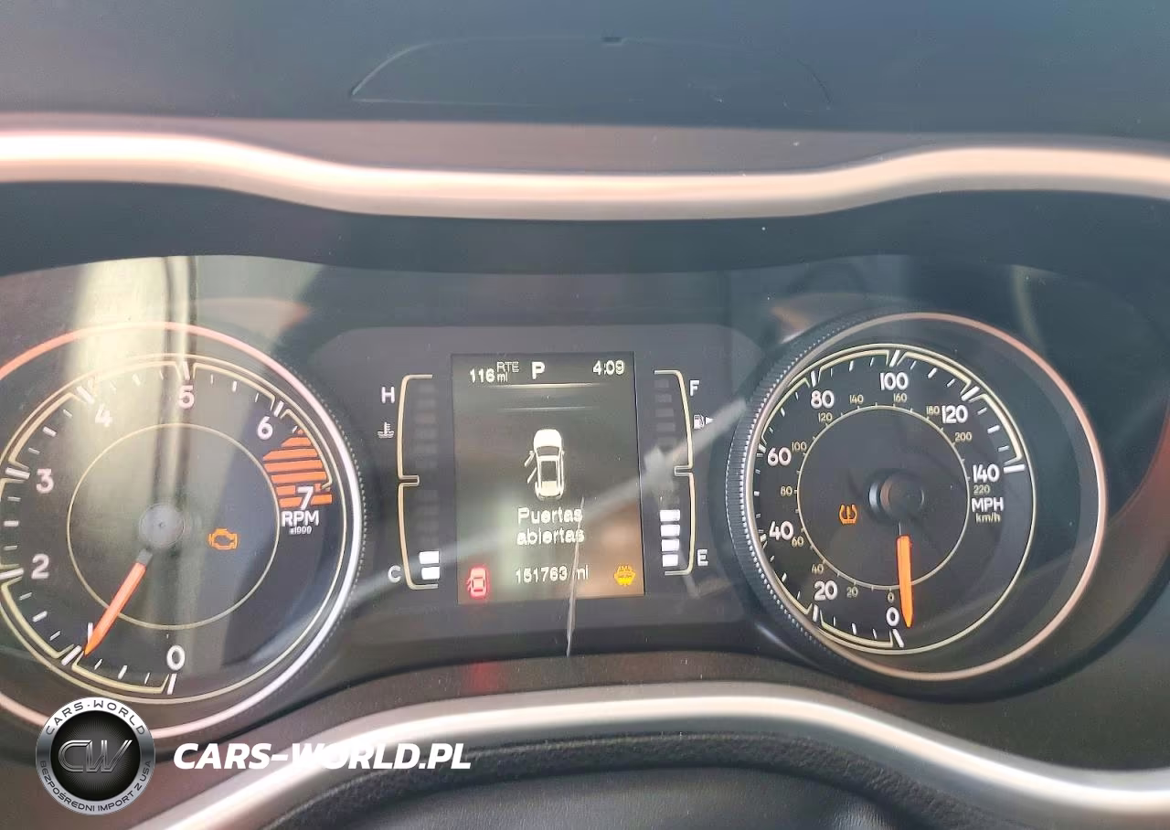 2018 Jeep Cherokee Latitude Plus VIN:1C4PJLLB1JD621901 - 9