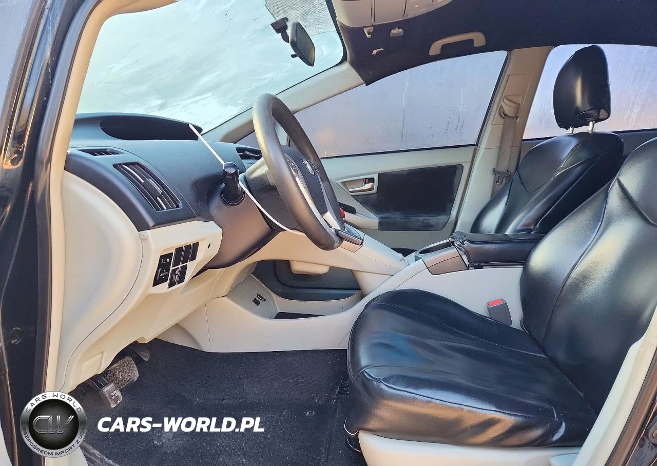 2014 Toyota Prius Two VIN:JTDKN3DU4E1776917 - 7
