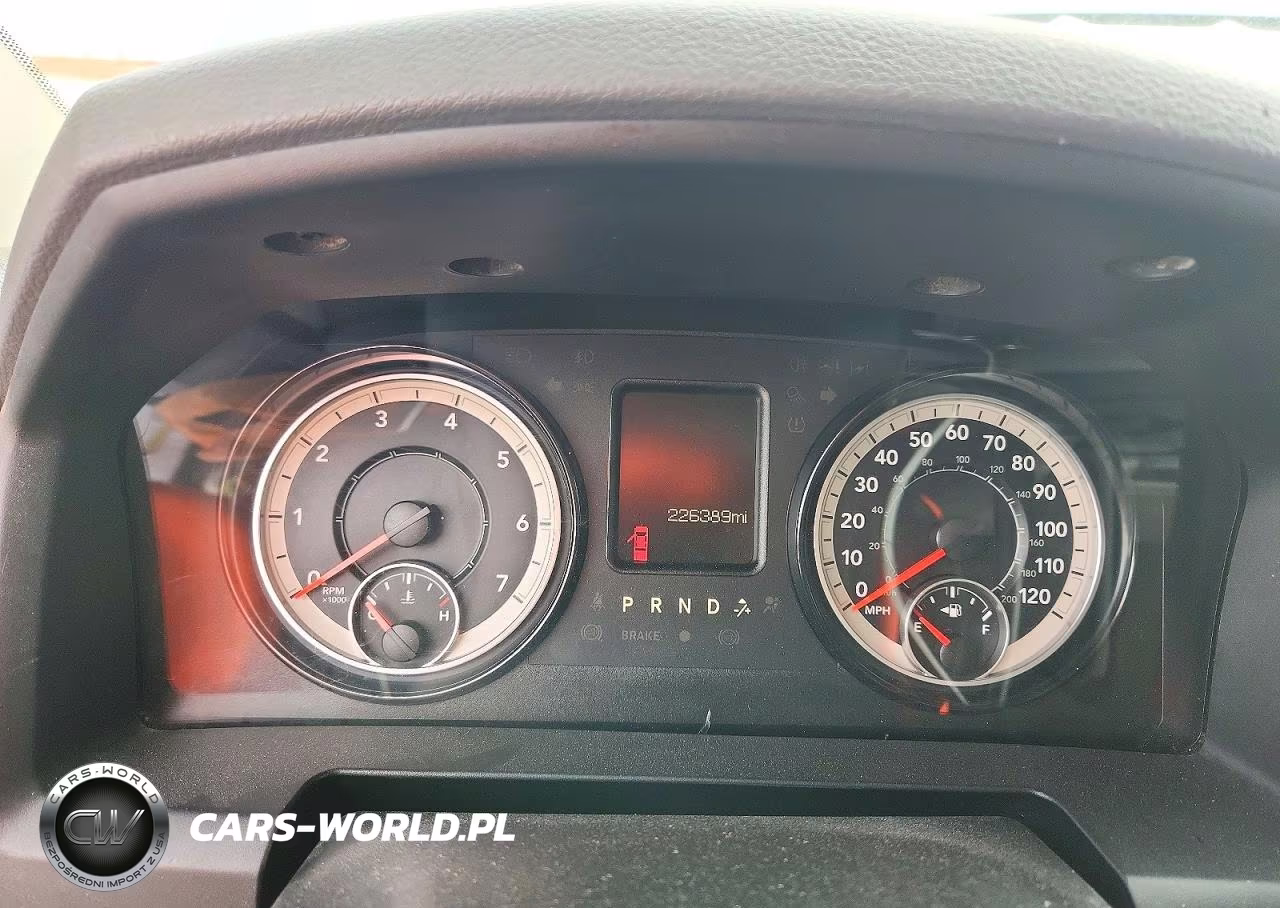 2018 Ram 2500 St VIN:3C6UR5HJ4JG107168 - 9