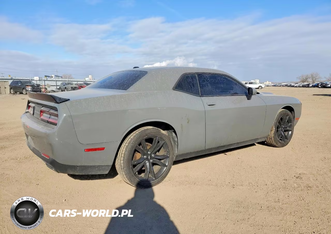 2018 Dodge Challenger Sxt VIN:2C3CDZAG6JH161035 - 3