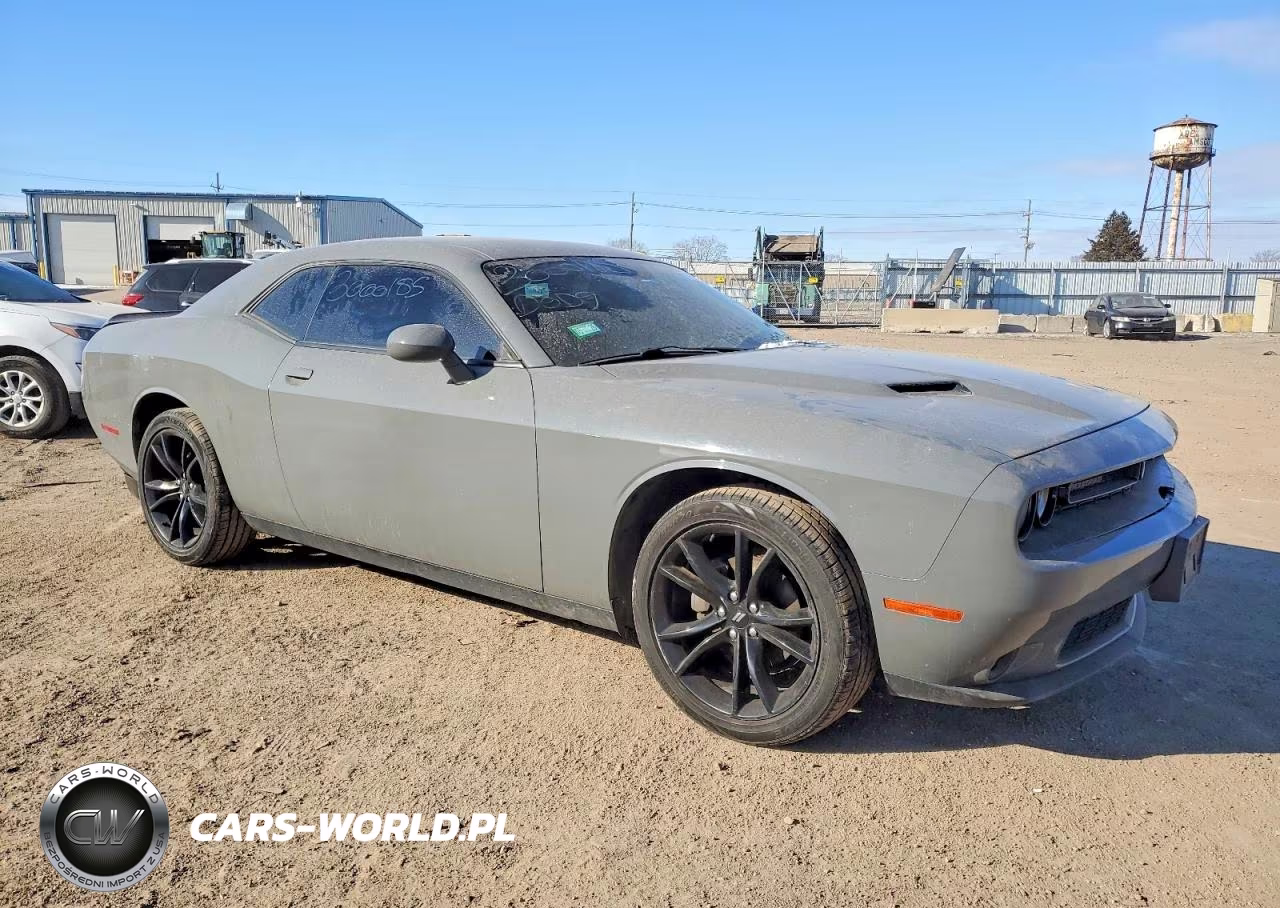 2018 Dodge Challenger Sxt VIN:2C3CDZAG6JH161035 - 4