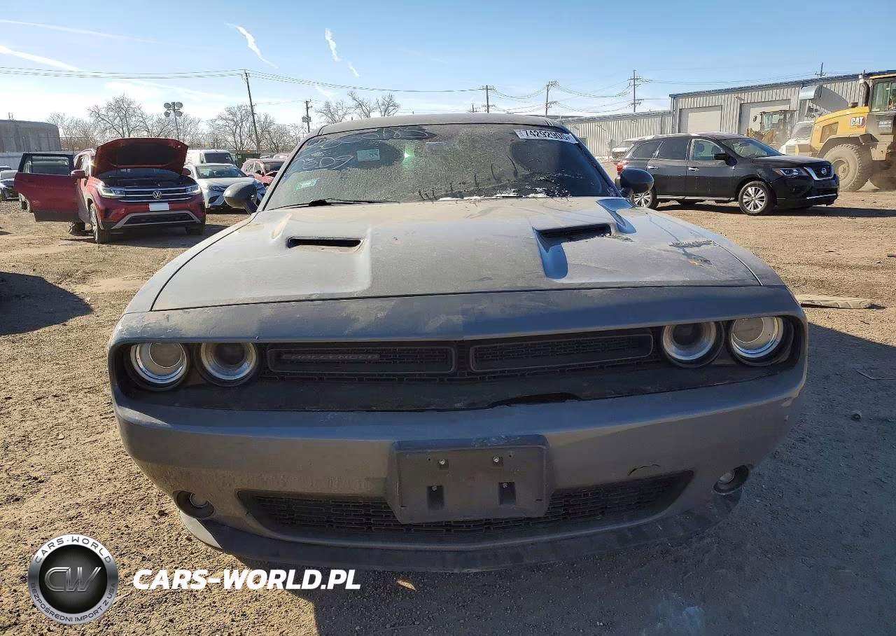 2018 Dodge Challenger Sxt VIN:2C3CDZAG6JH161035 - 5