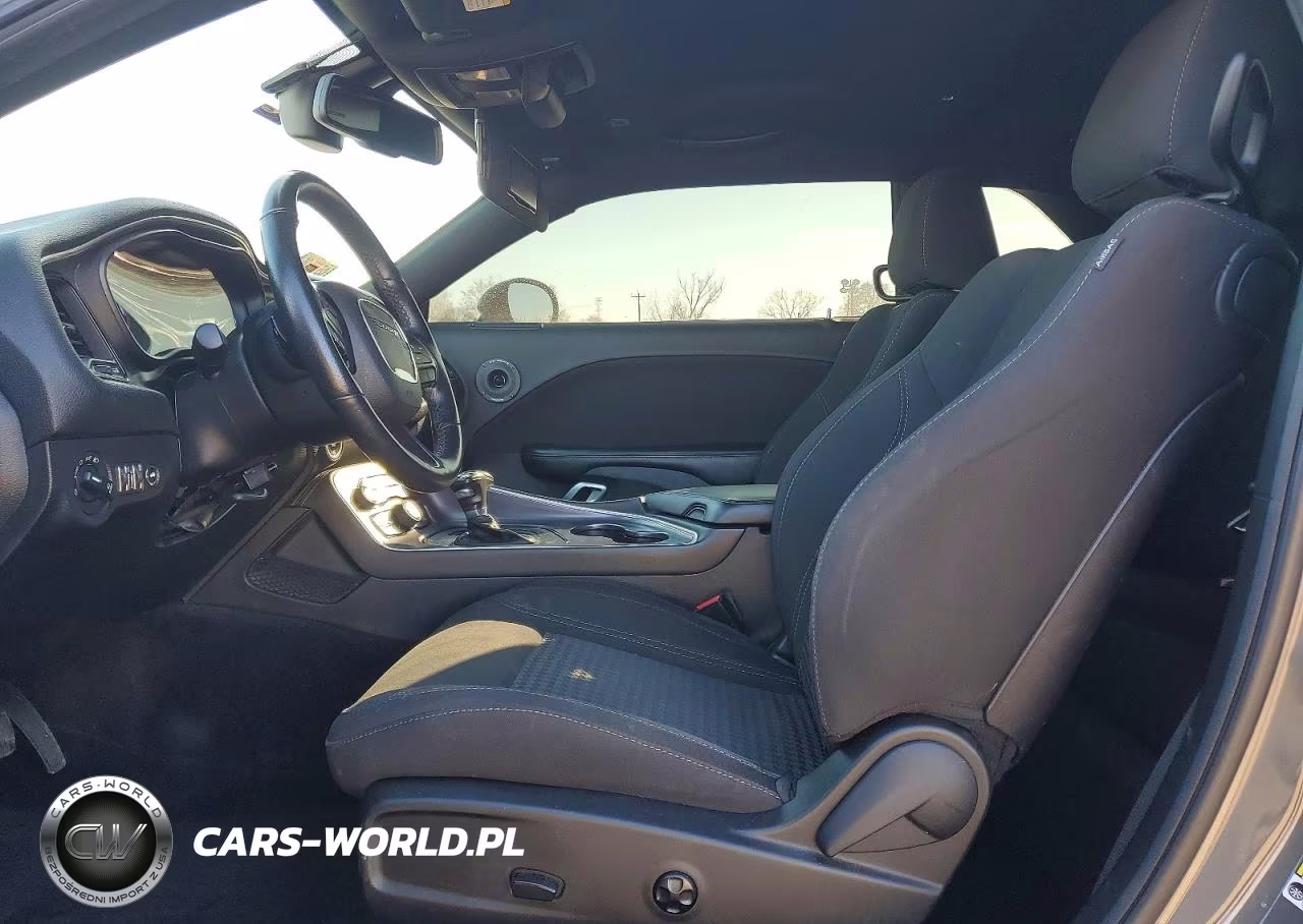 2018 Dodge Challenger Sxt VIN:2C3CDZAG6JH161035 - 7