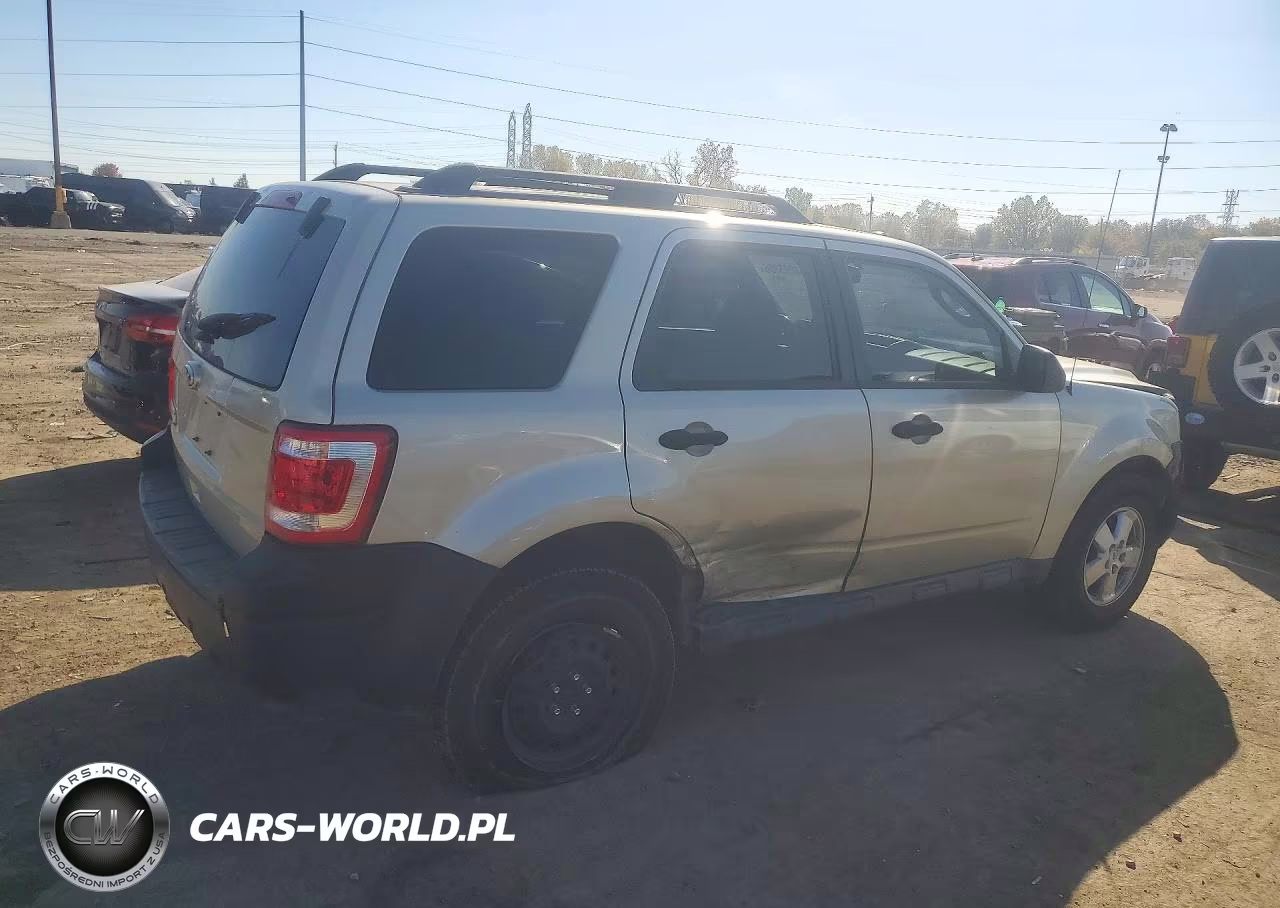 2011 Ford Escape Xlt VIN:1FMCU0D77BKC22742 - 3