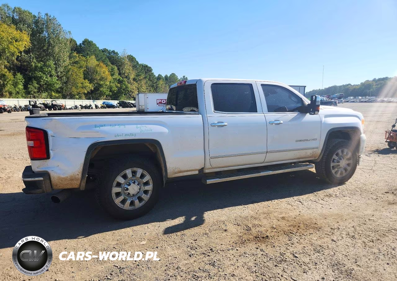 2018 GMC Sierra K2500 Denali VIN:1GT12UEY2JF262167 - 3