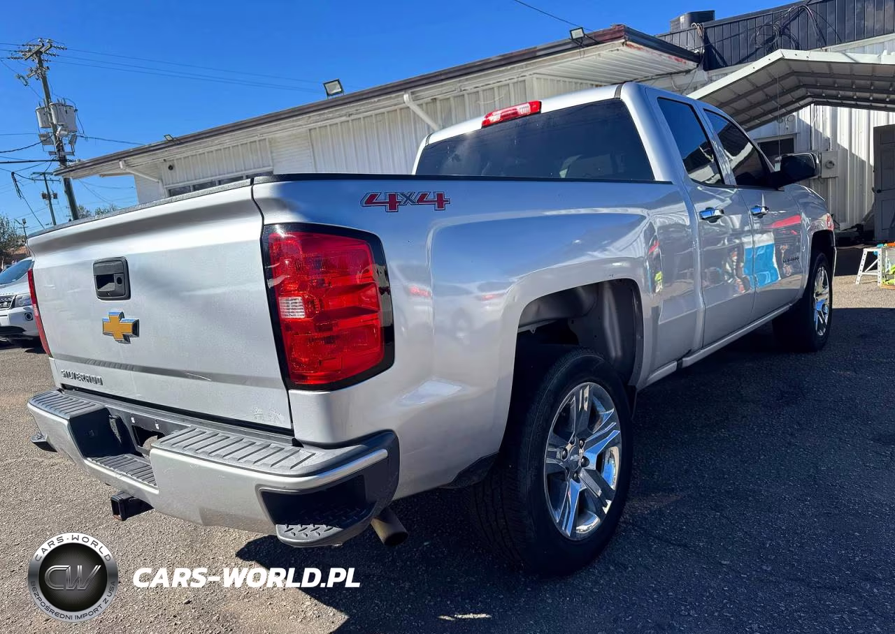 2017 Chevrolet Silverado K1500 Custom VIN:1GCVKPEC9HZ366994 - 4