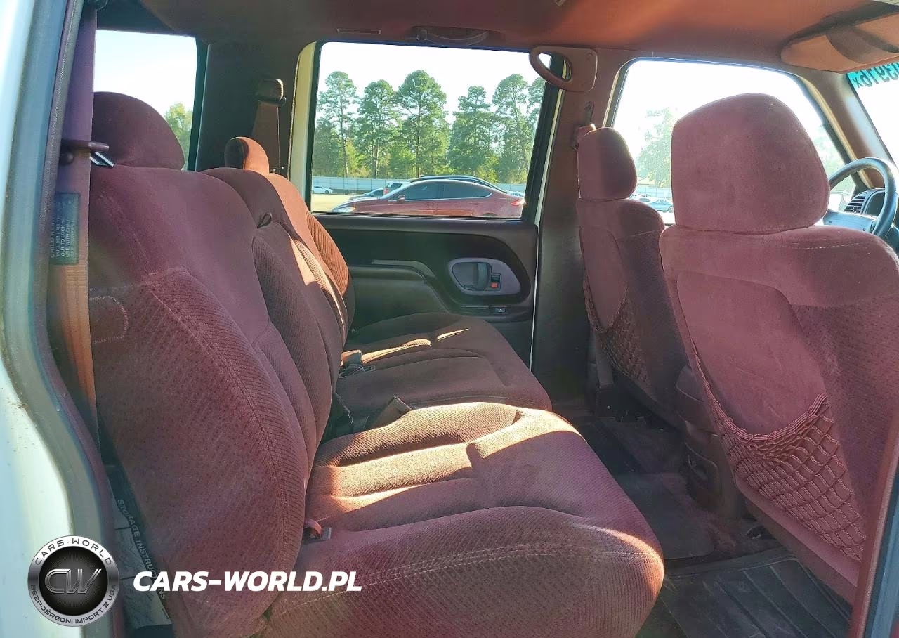 1997 Chevrolet Suburban C2500 VIN:3GNGC26J7VG115447 - 11
