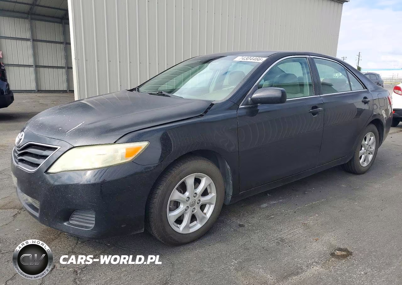 2011 Toyota Camry Le – zdjęcie 1 z 12