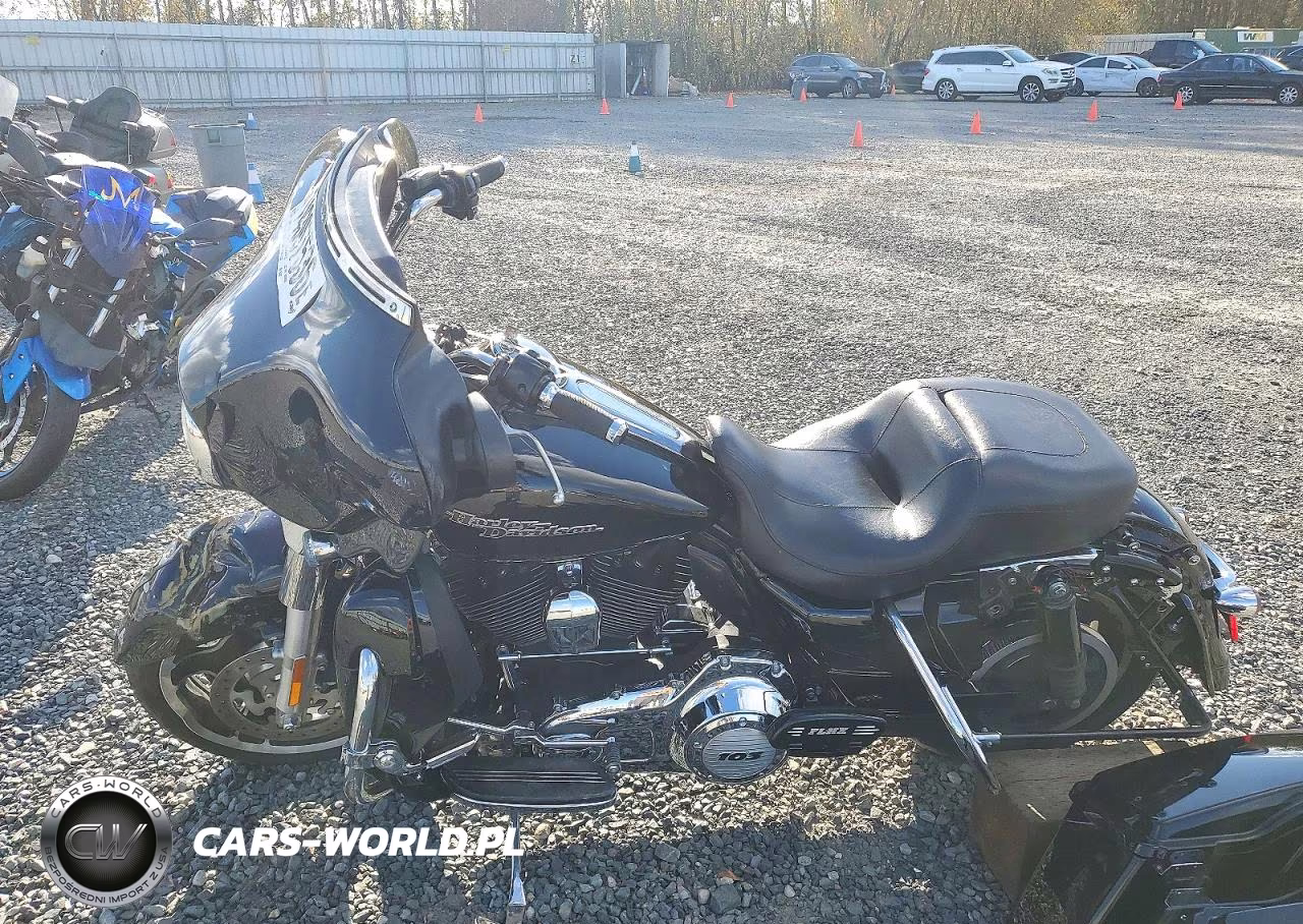 2012 Harley-Davidson Flhx Street Glide VIN:1HD1KBM17CB653462 - 3