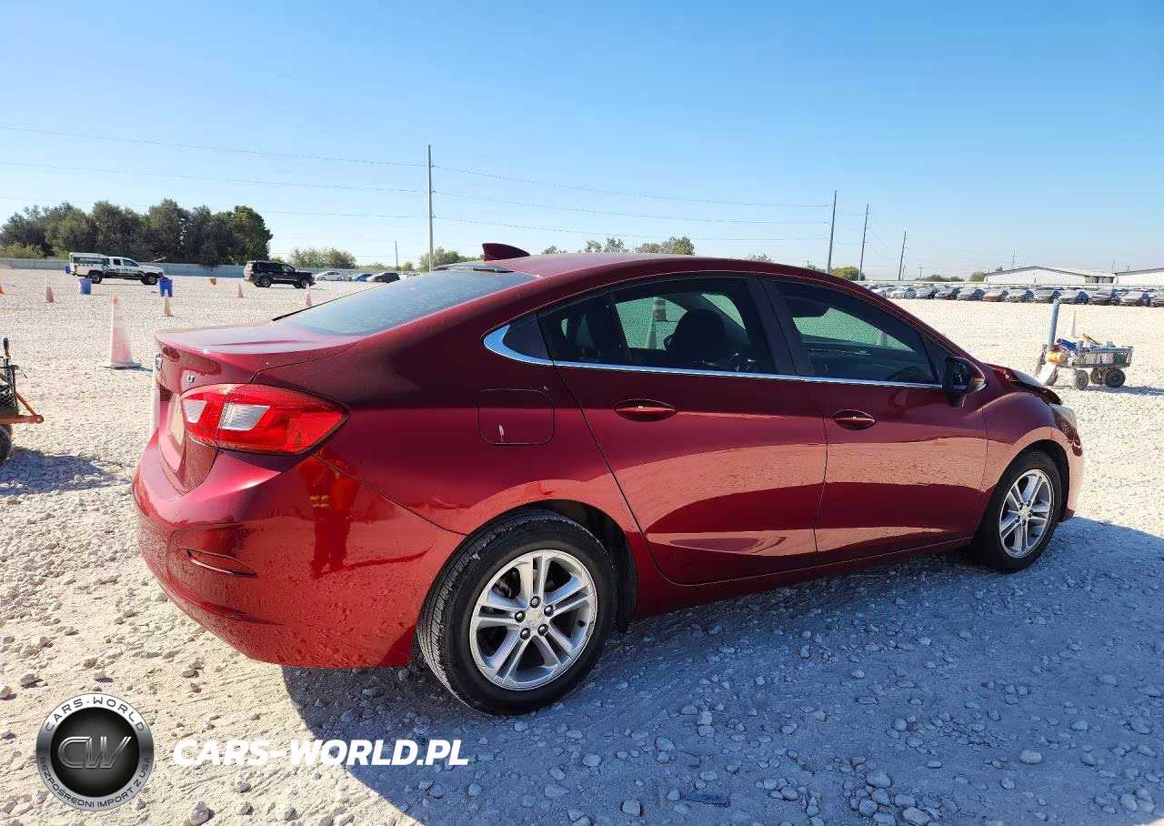 2018 Chevrolet Cruze Lt VIN:1G1BE5SM4J7143347 - 3