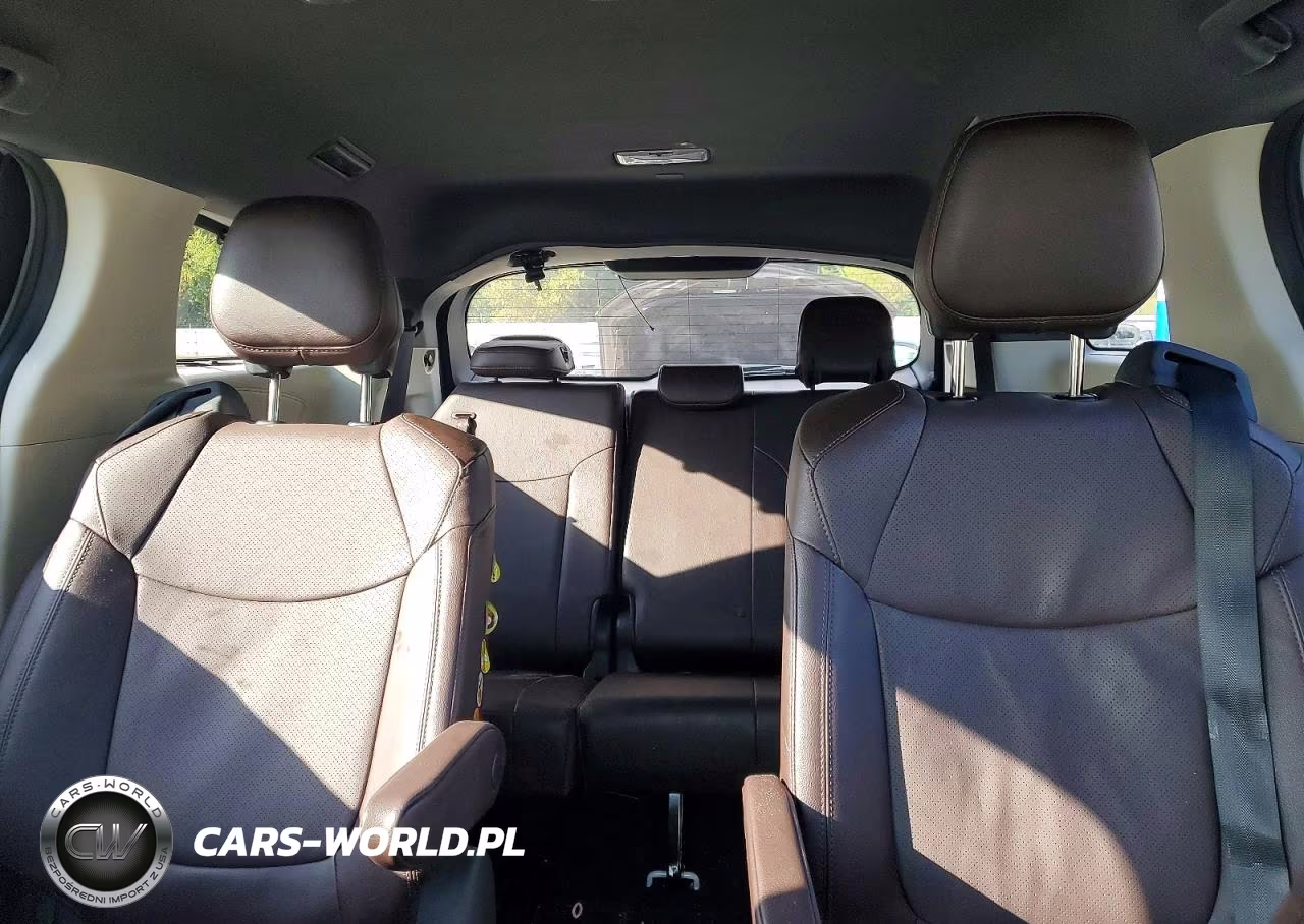 2024 Toyota Sienna Platinum 7-Passenger VIN:5TDESKFC1RS127007 - 10