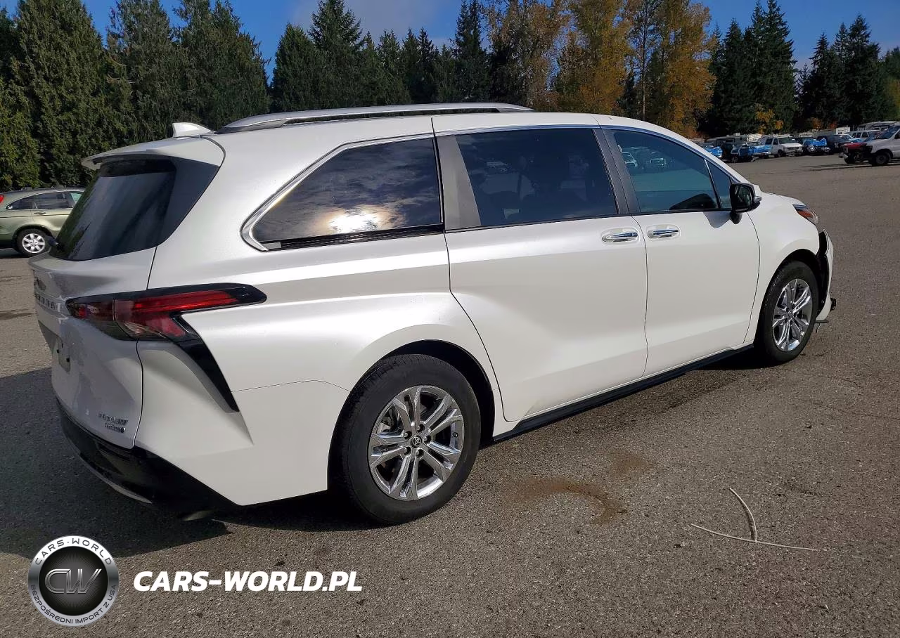 2024 Toyota Sienna Platinum 7-Passenger VIN:5TDESKFC1RS127007 - 3