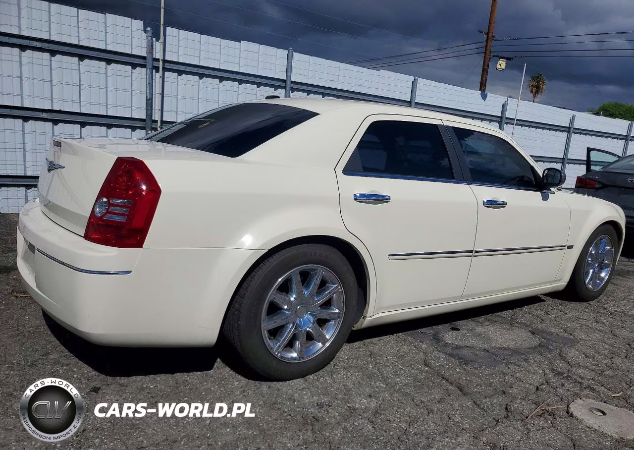 2010 Chrysler 300 Touring VIN:2C3CA5CVXAH133879 - 3