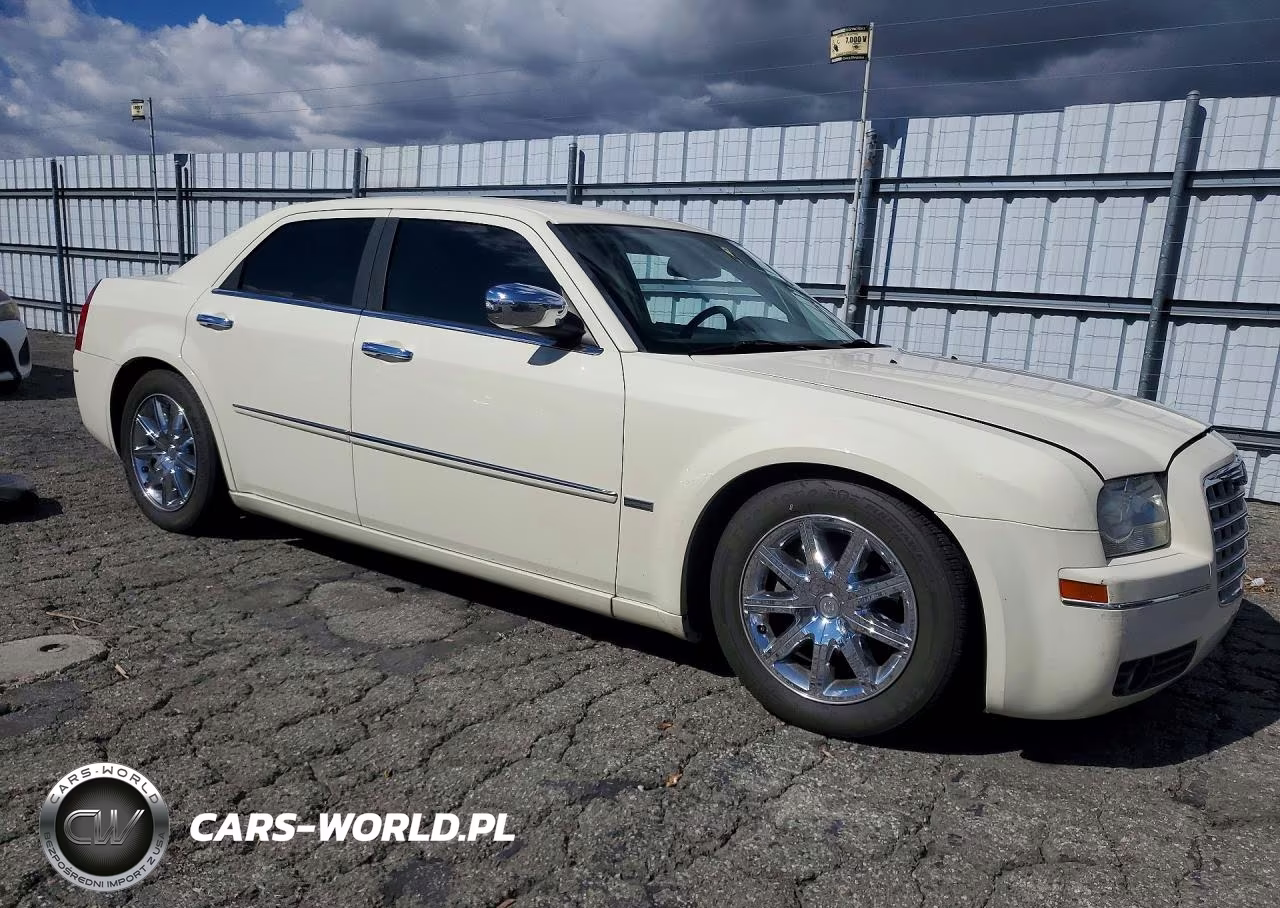 2010 Chrysler 300 Touring VIN:2C3CA5CVXAH133879 - 4