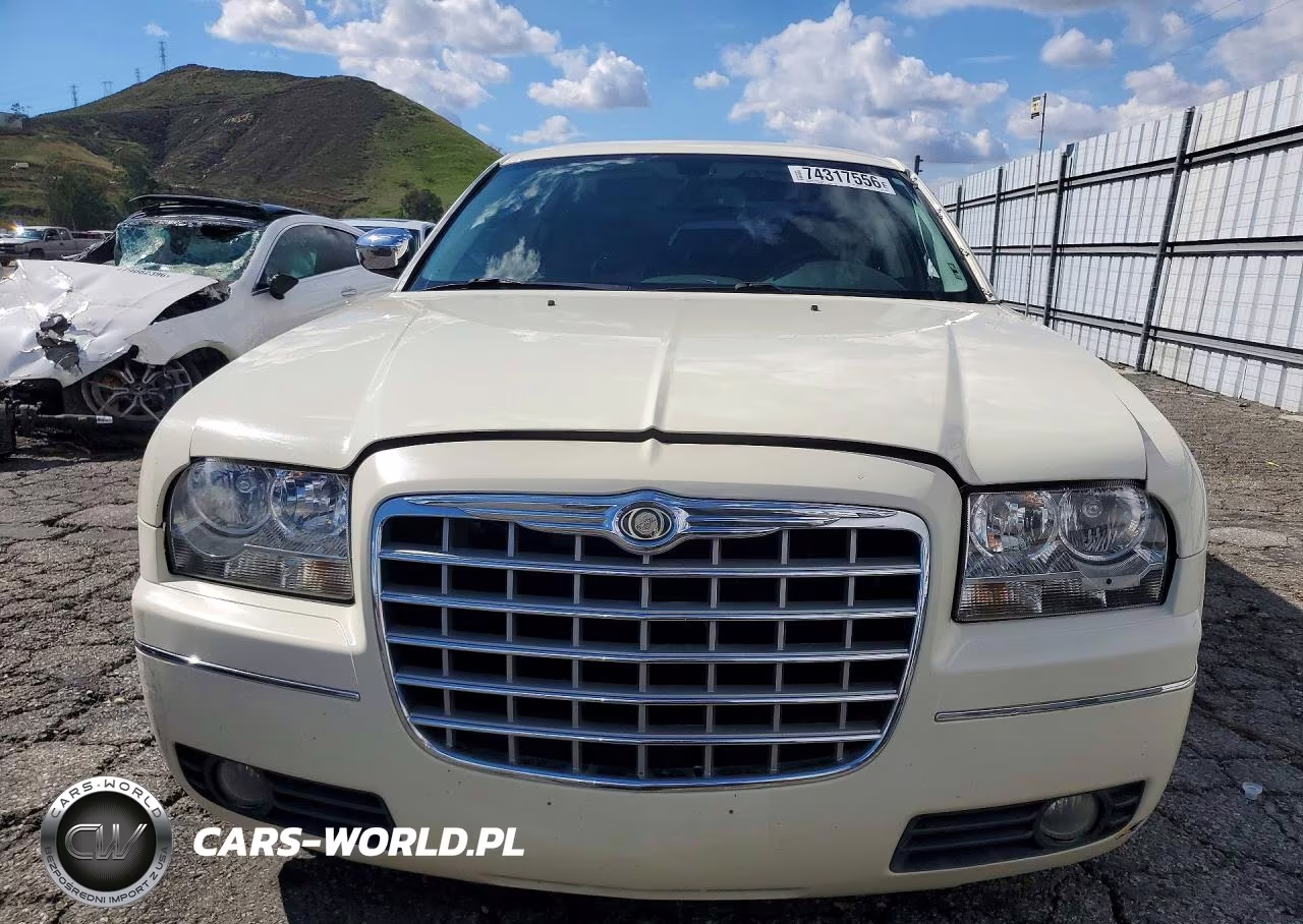 2010 Chrysler 300 Touring VIN:2C3CA5CVXAH133879 - 5
