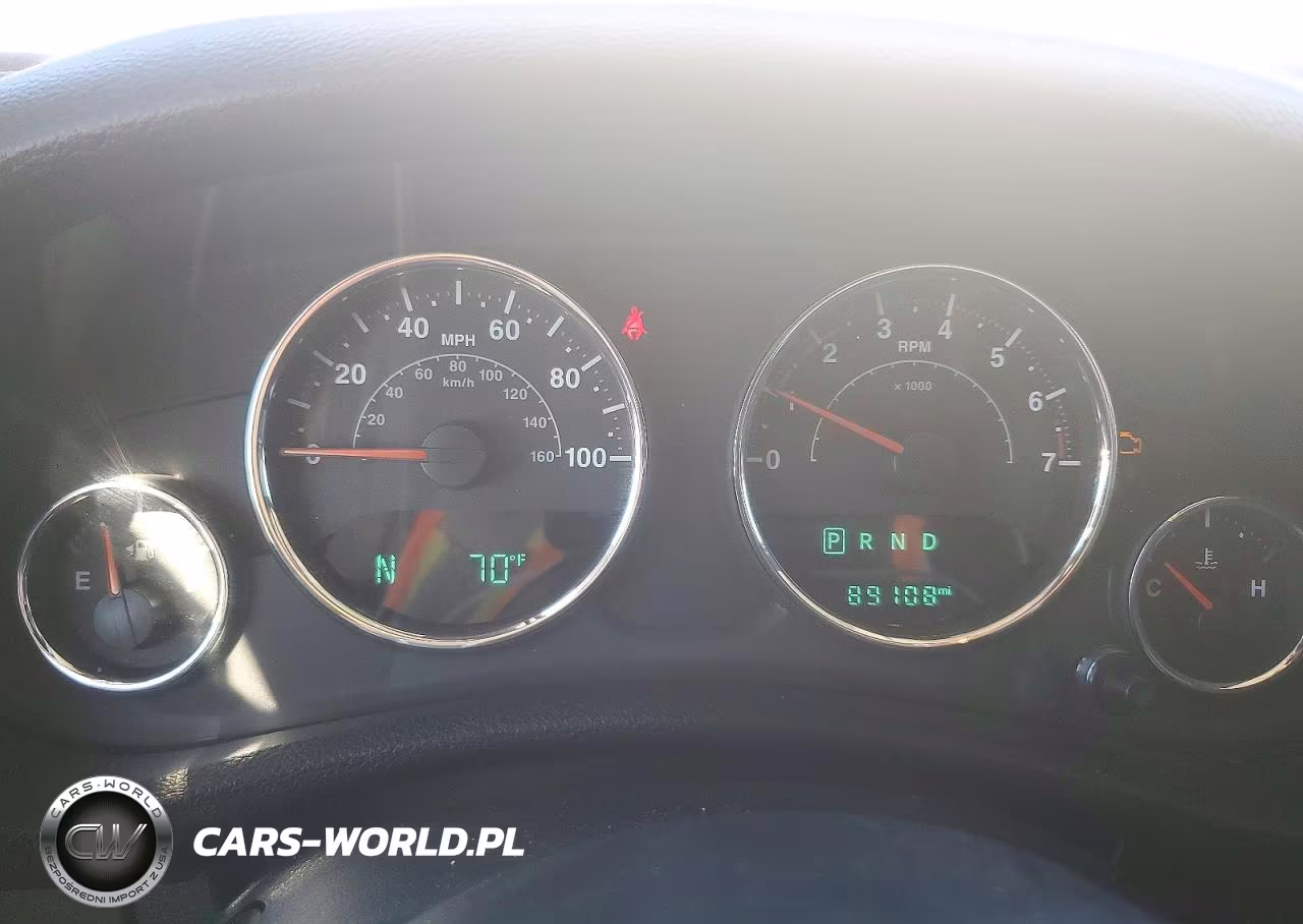 2018 Jeep Wrangler Unlimited Sahara VIN:1C4HJWEG9JL931170 - 9