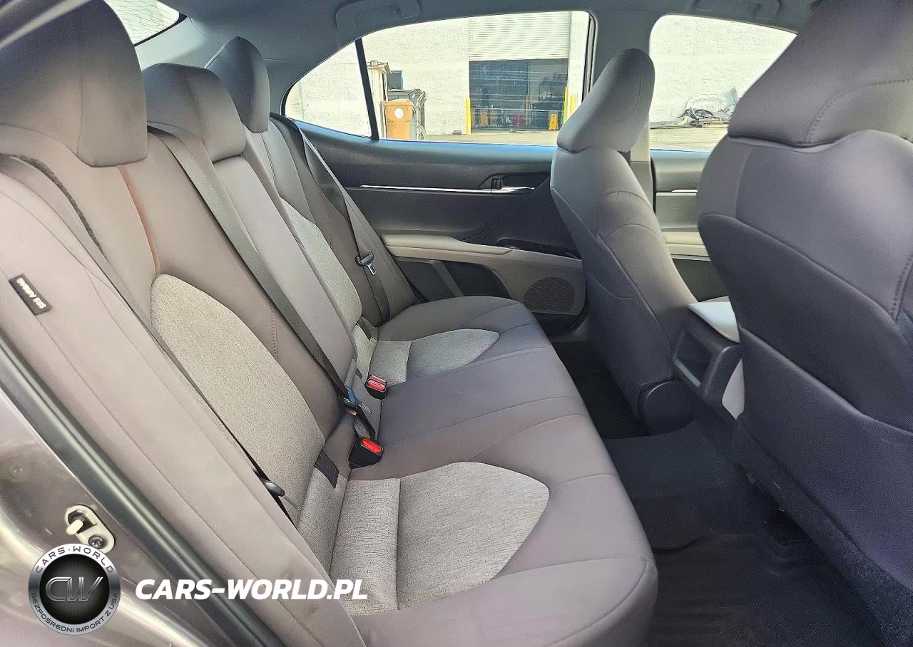 2020 Toyota Camry Le VIN:4T1C11AKXLU884618 - 10