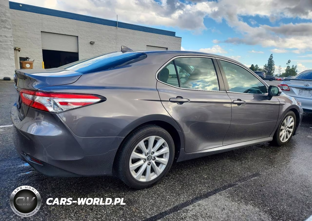 2020 Toyota Camry Le VIN:4T1C11AKXLU884618 - 3