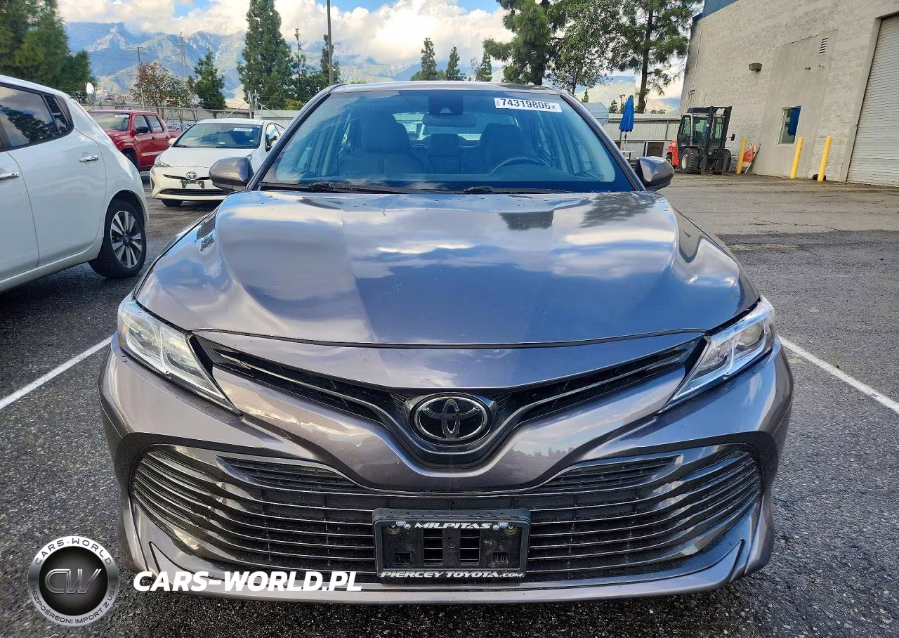 2020 Toyota Camry Le VIN:4T1C11AKXLU884618 - 5