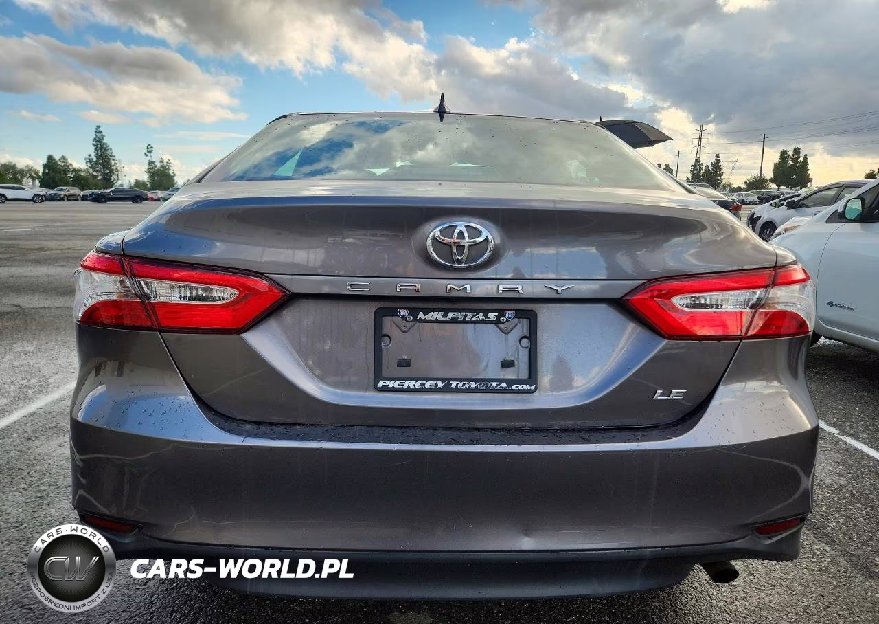 2020 Toyota Camry Le VIN:4T1C11AKXLU884618 - 6
