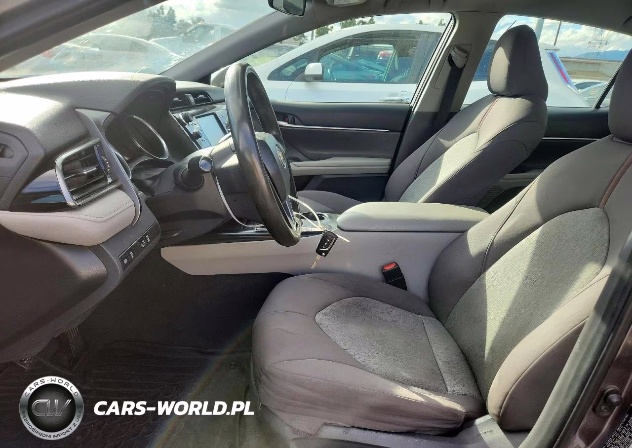 2020 Toyota Camry Le VIN:4T1C11AKXLU884618 - 7