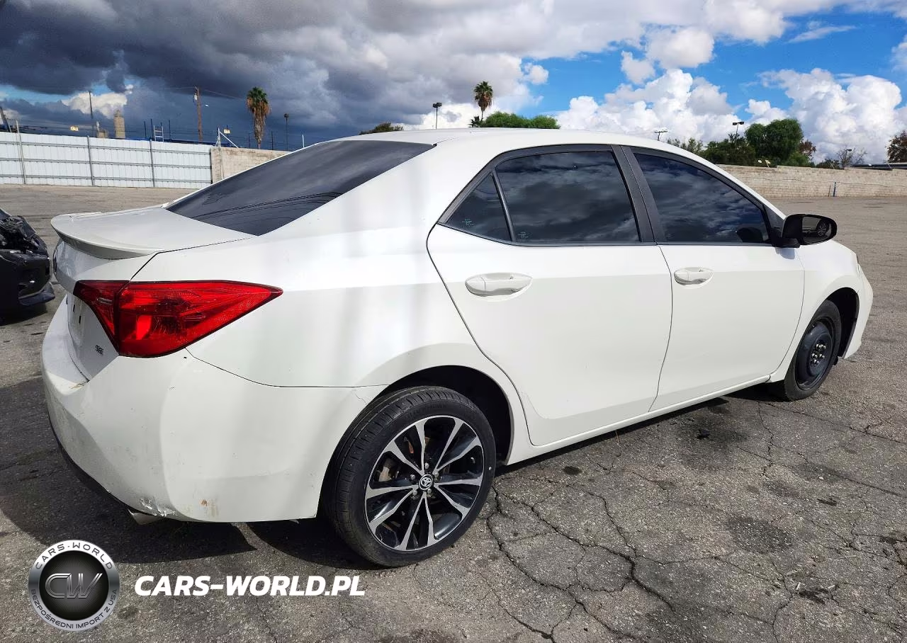 2018 Toyota Corolla Se VIN:5YFBURHE1JP816479 - 3