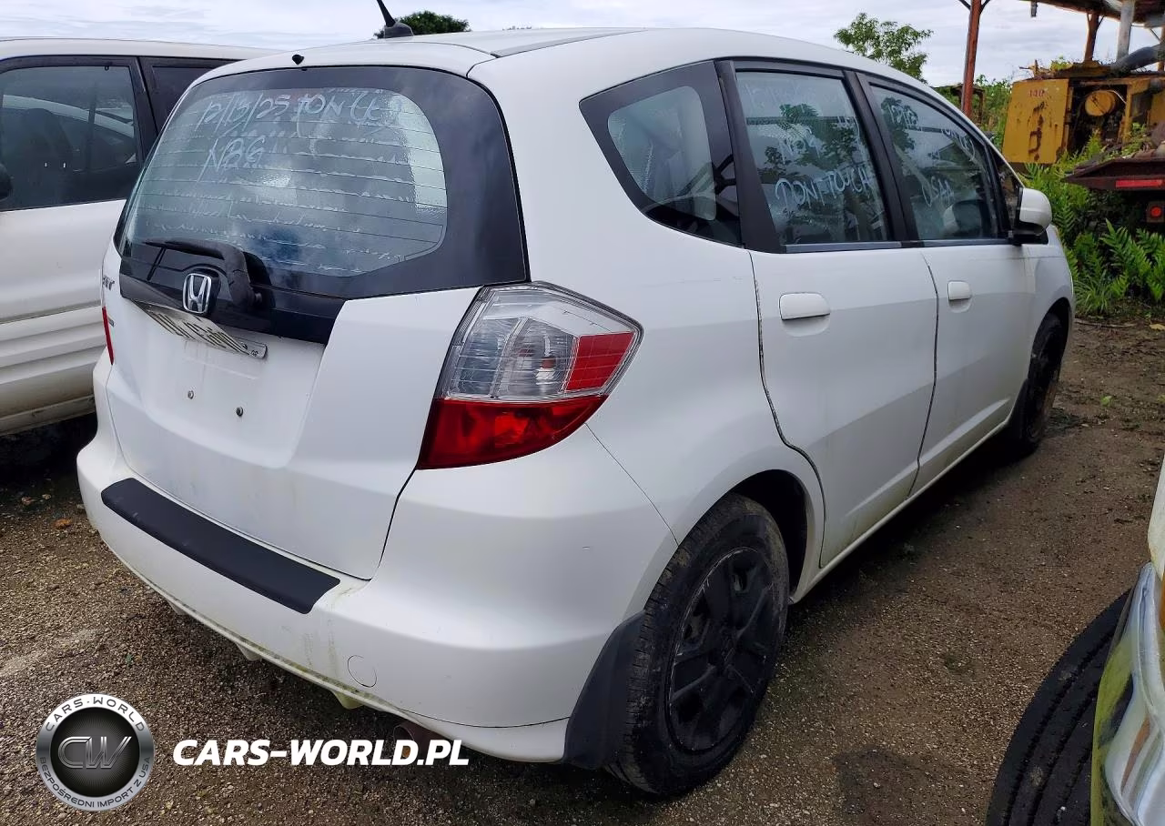 2012 Honda Fit VIN:JHMGE8H30CC035703 - 3