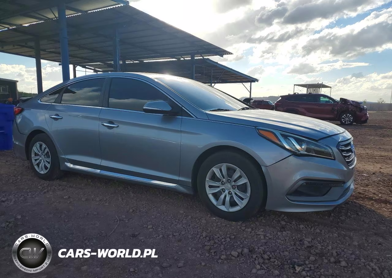 2016 Hyundai Sonata Sport VIN:5NPE34AF7GH434257 - 4