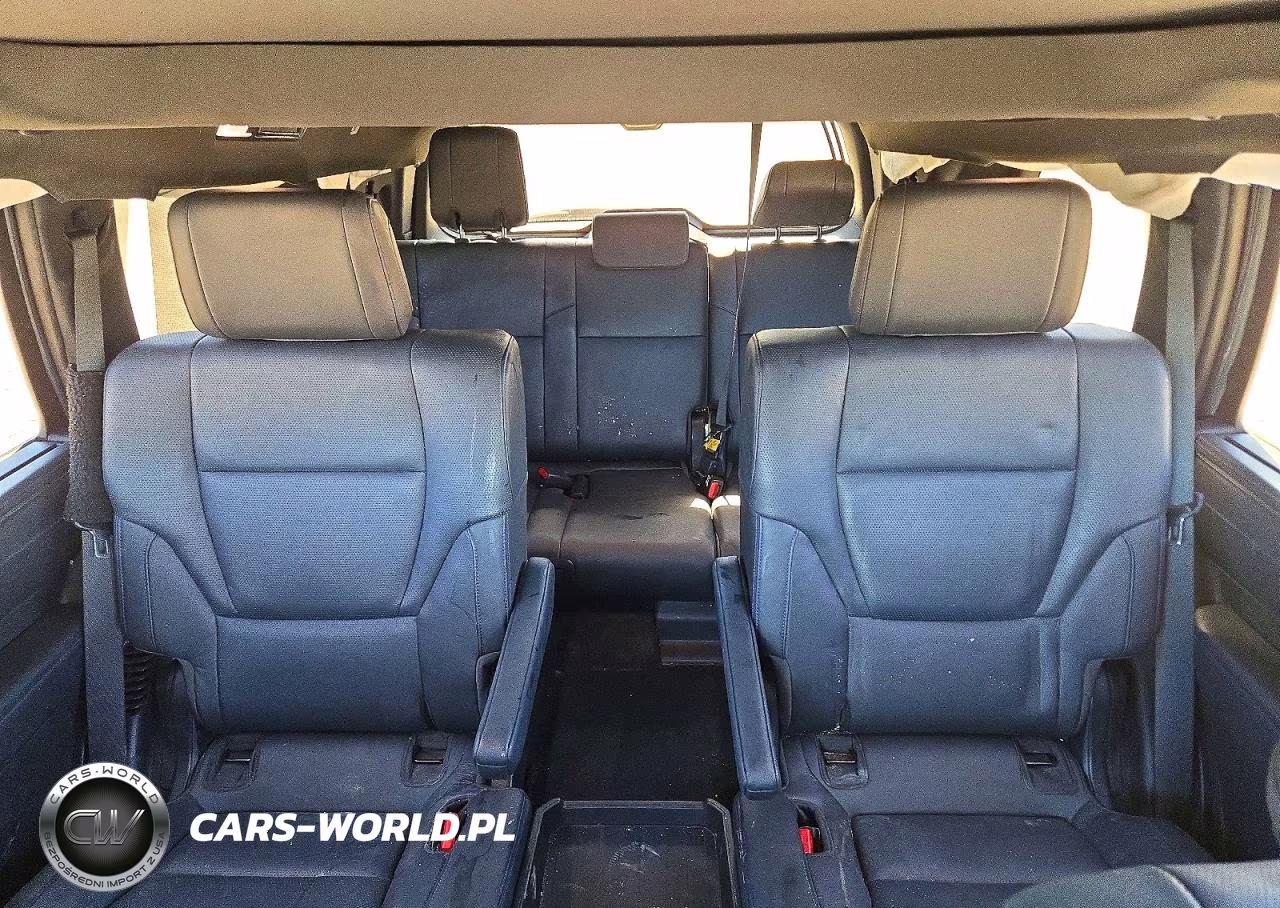 2025 Toyota Sequoia Platinum VIN:7SVAAABA5SX053760 - 10