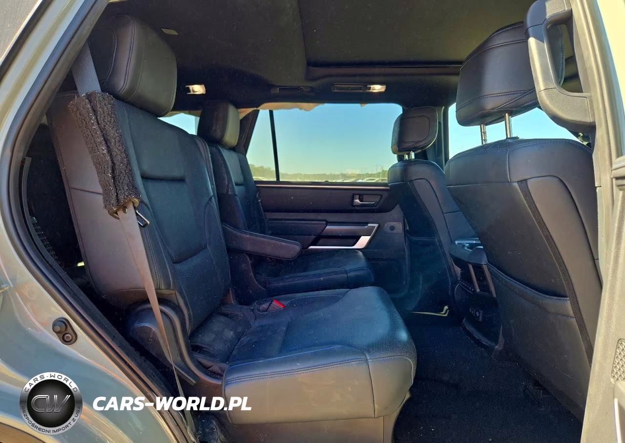2025 Toyota Sequoia Platinum VIN:7SVAAABA5SX053760 - 11