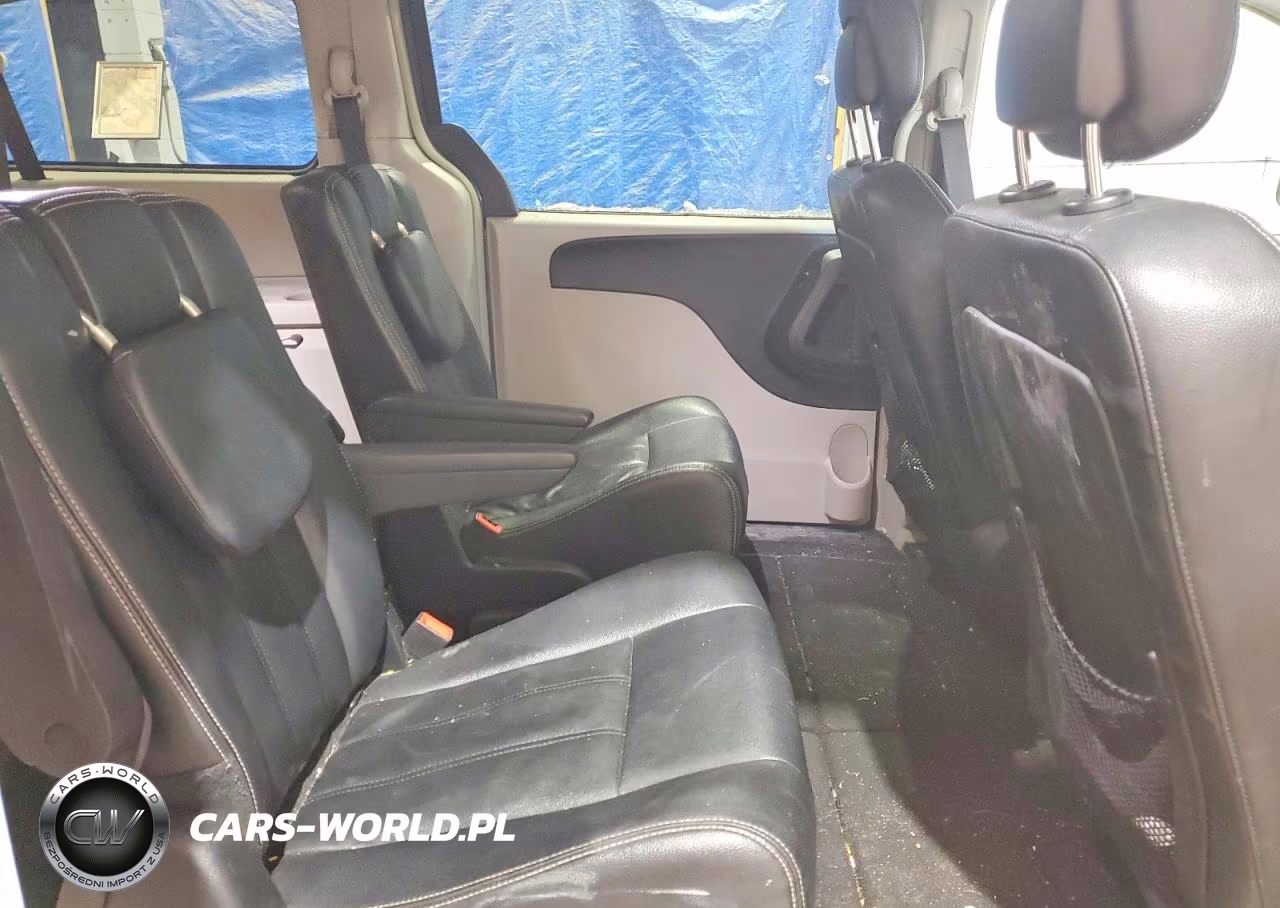 2016 Chrysler Town & Country Touring VIN:2C4RC1BG5GR301409 - 11