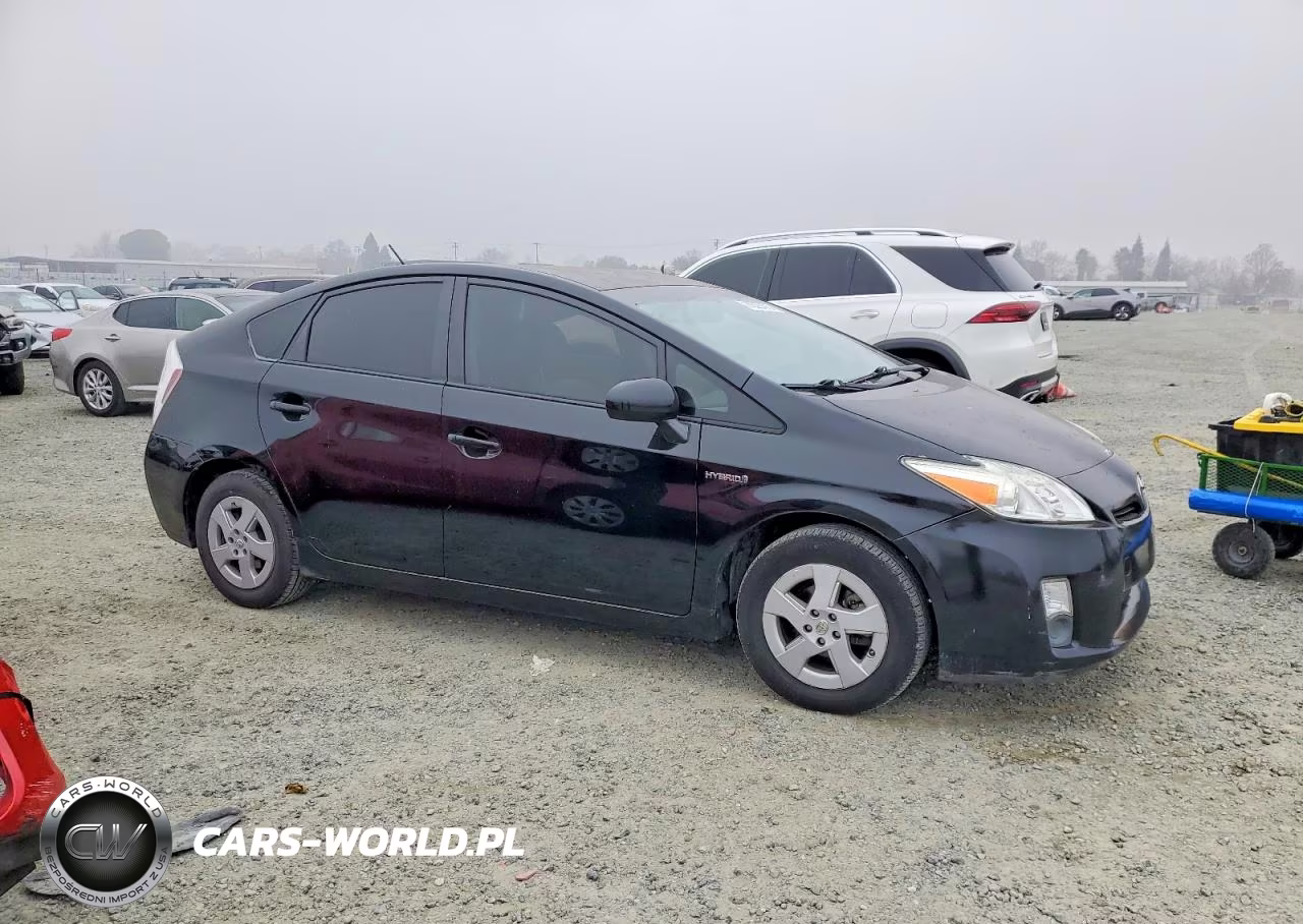2011 Toyota Prius VIN:JTDKN3DU2B1452750 - 4