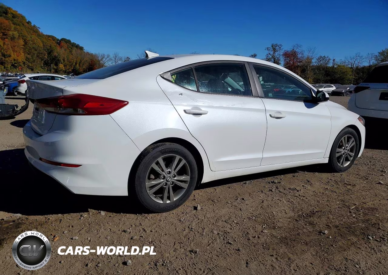 2018 Hyundai Elantra Sel VIN:5NPD84LF4JH262643 - 3