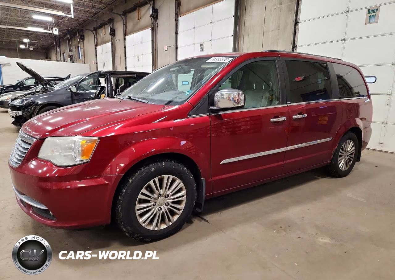 2013 Chrysler Town & Country Touring L