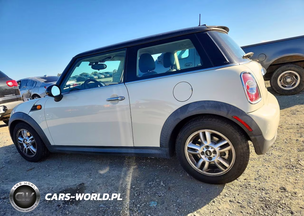 2011 Mini Cooper VIN:WMWSU3C5XBT098913 - 2