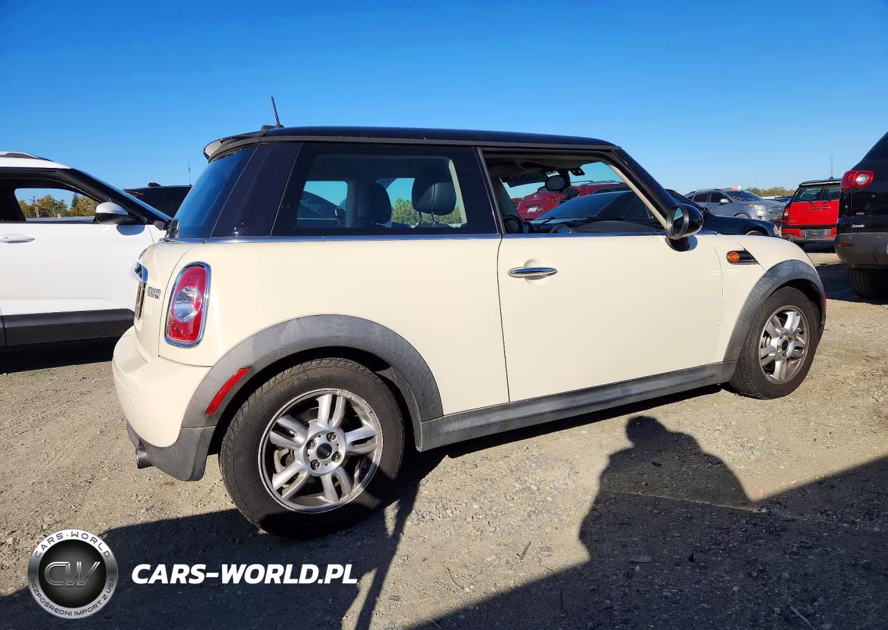 2011 Mini Cooper VIN:WMWSU3C5XBT098913 - 3