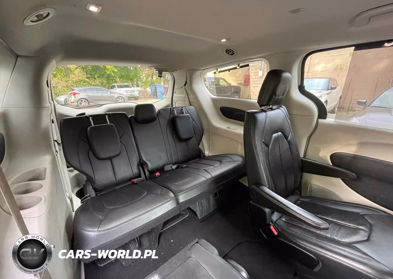 2020 Chrysler Pacifica Touring L VIN:2C4RC1BG4LR157281 - 11