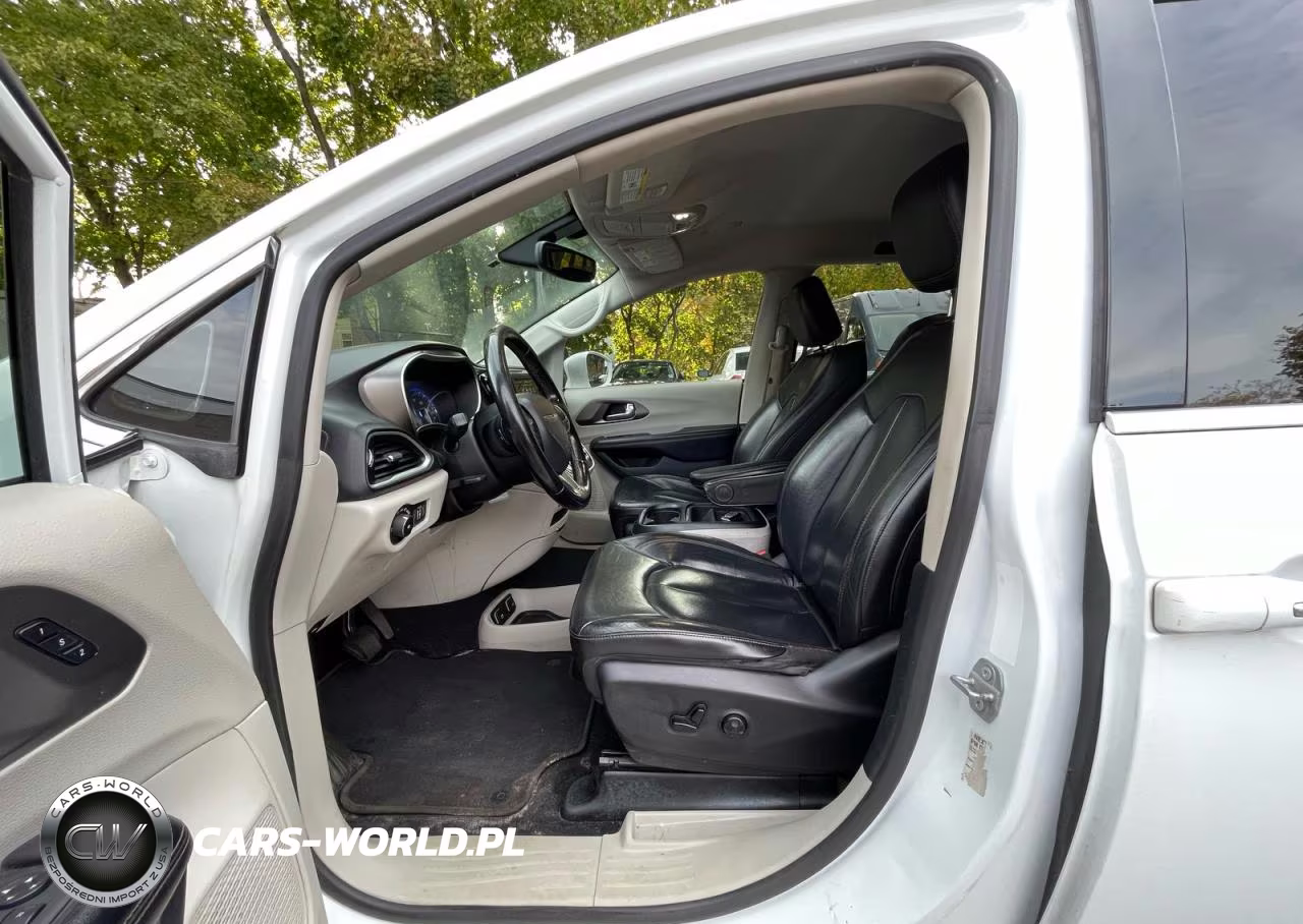 2020 Chrysler Pacifica Touring L VIN:2C4RC1BG4LR157281 - 12