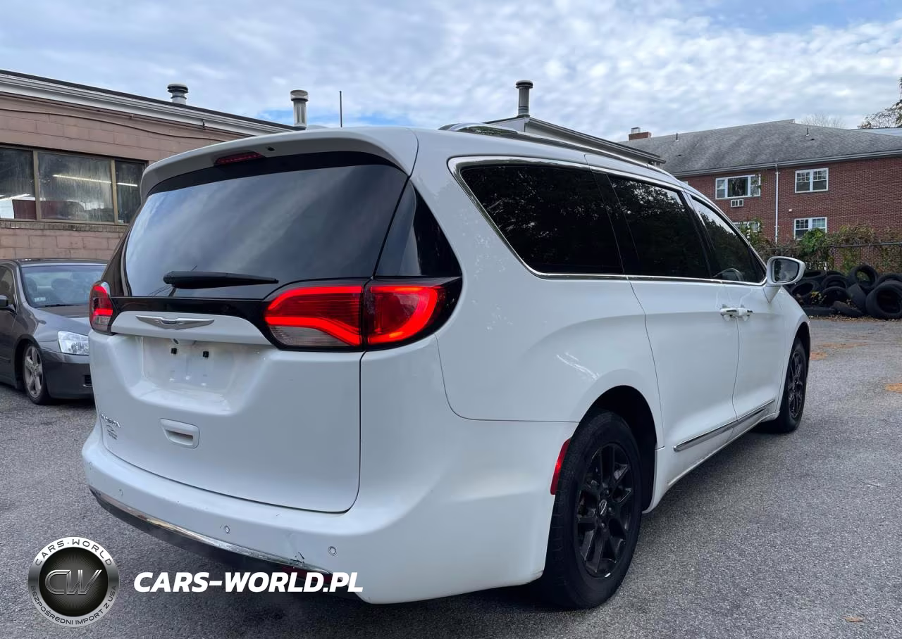 2020 Chrysler Pacifica Touring L VIN:2C4RC1BG4LR157281 - 4
