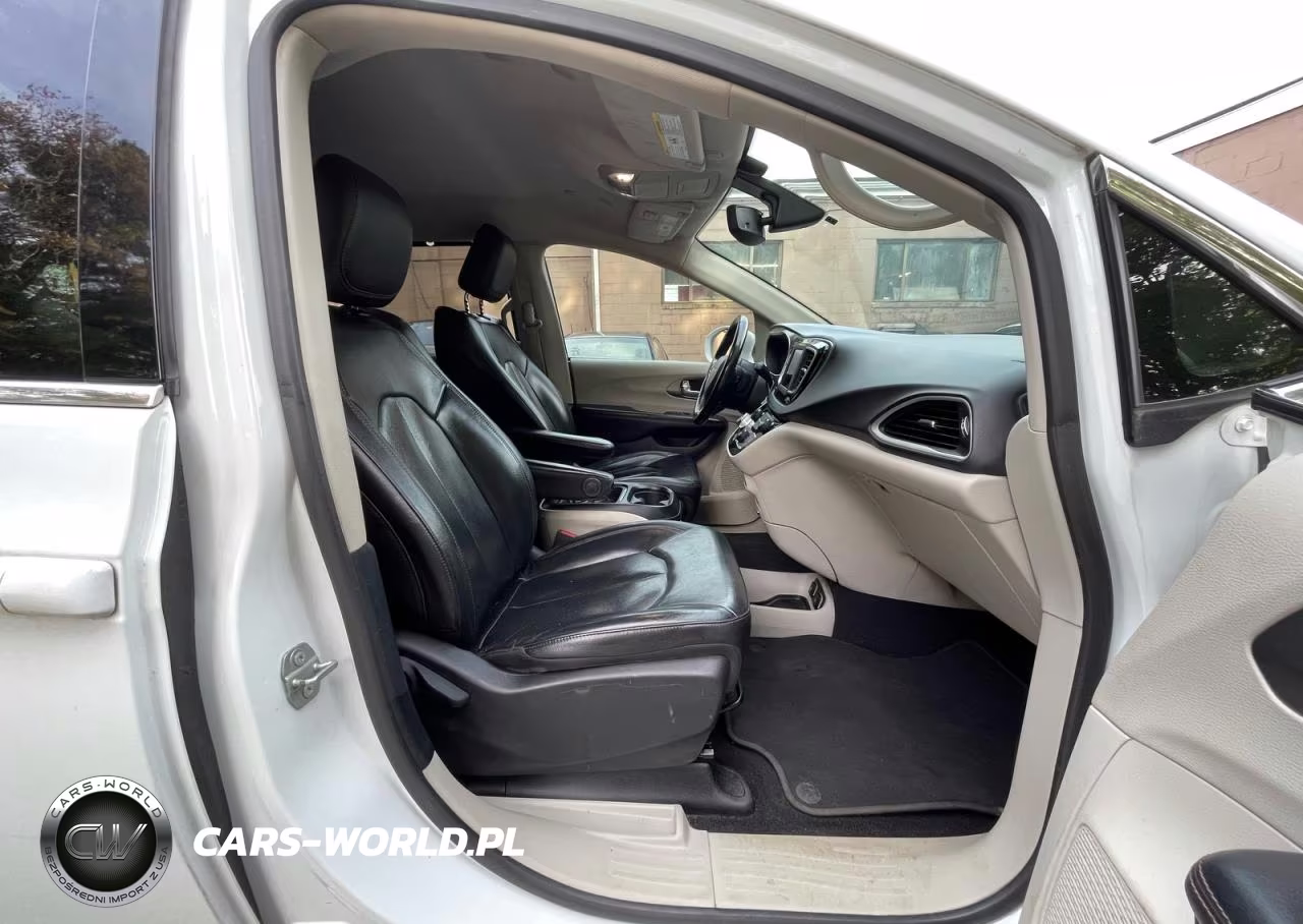 2020 Chrysler Pacifica Touring L VIN:2C4RC1BG4LR157281 - 5