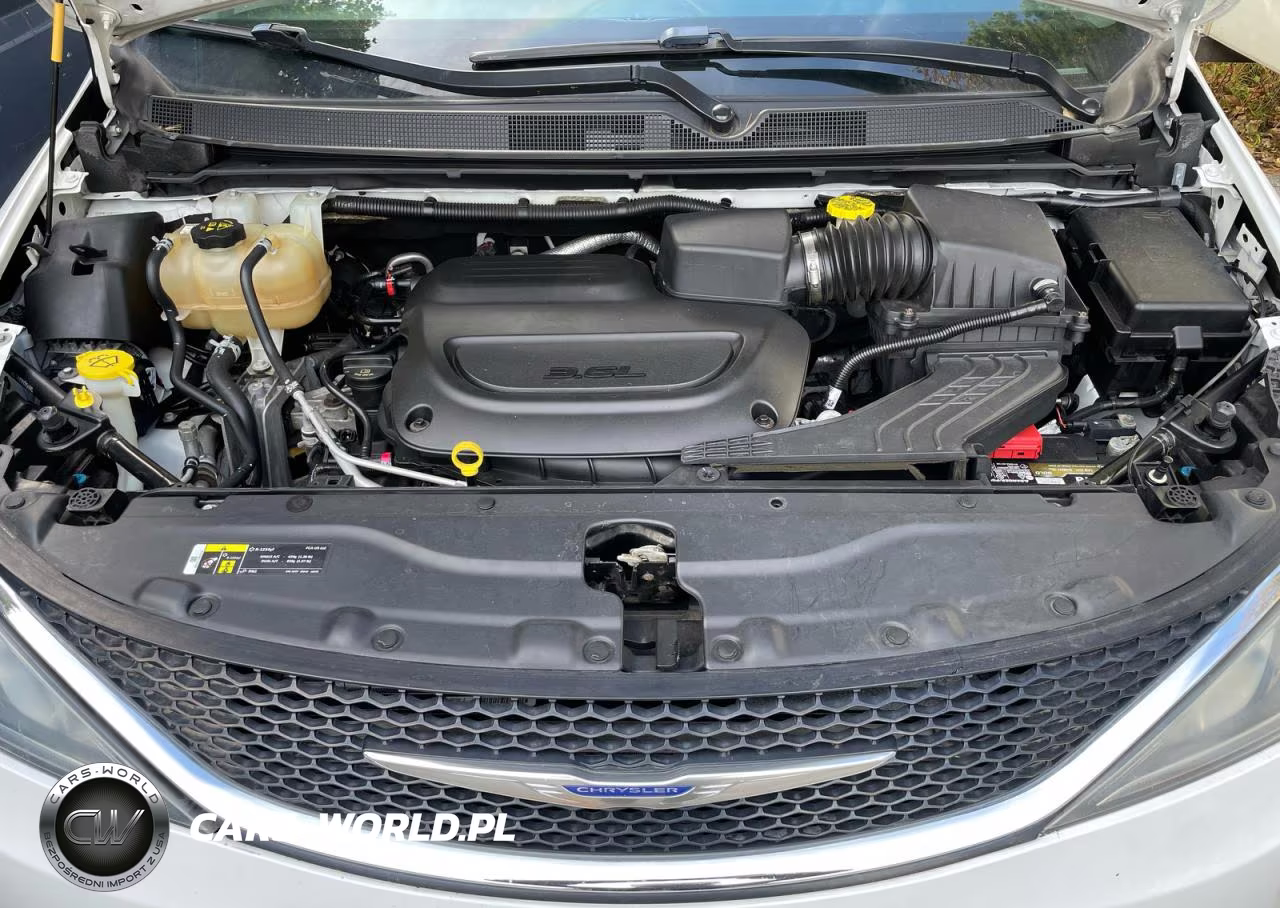 2020 Chrysler Pacifica Touring L VIN:2C4RC1BG4LR157281 - 7