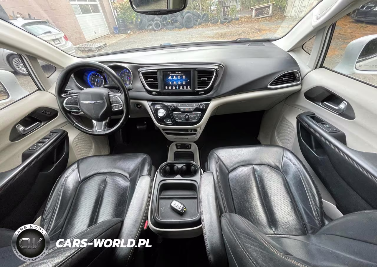 2020 Chrysler Pacifica Touring L VIN:2C4RC1BG4LR157281 - 9