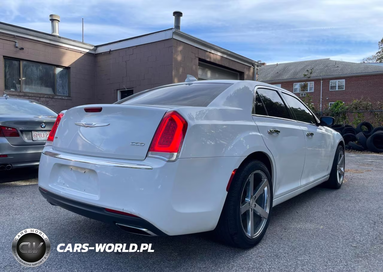2018 Chrysler 300 Limited VIN:2C3CCAKG8JH194623 - 4
