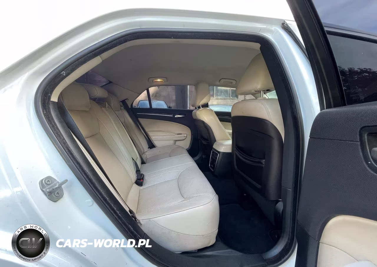 2018 Chrysler 300 Limited VIN:2C3CCAKG8JH194623 - 6