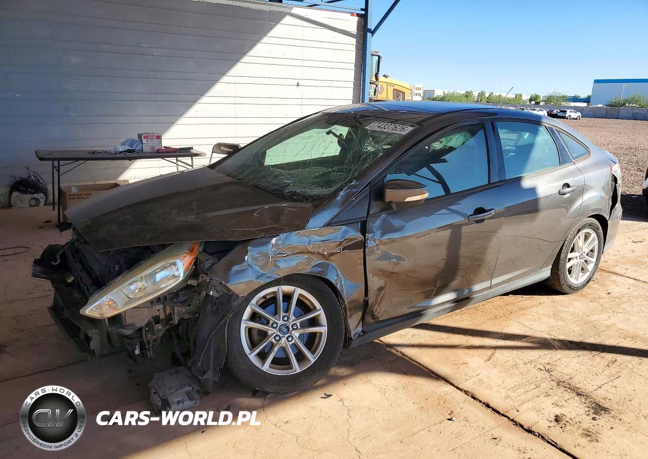 2015 Ford Focus Se VIN:1FADP3F28FL260750 - 1