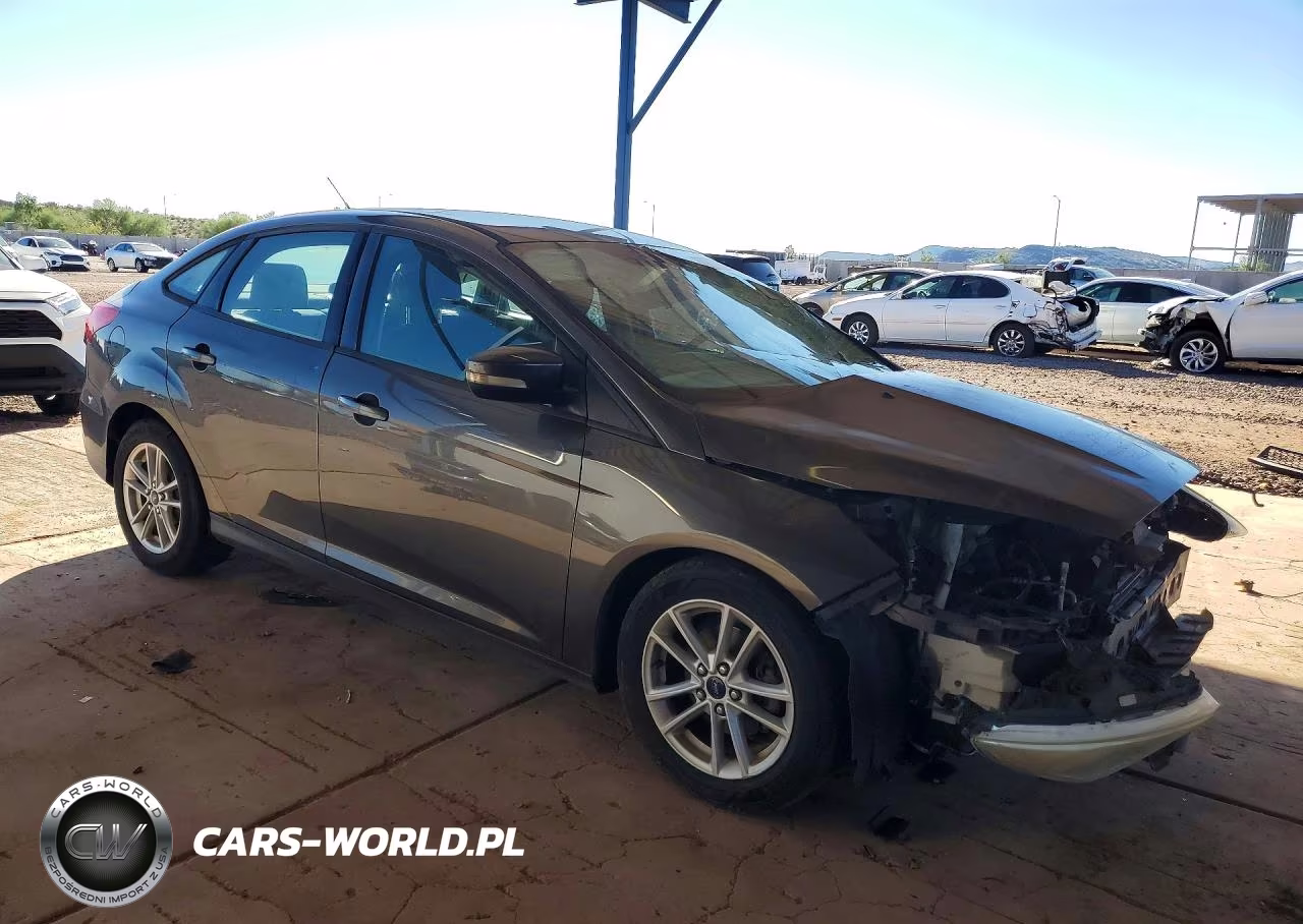 2015 Ford Focus Se VIN:1FADP3F28FL260750 - 4