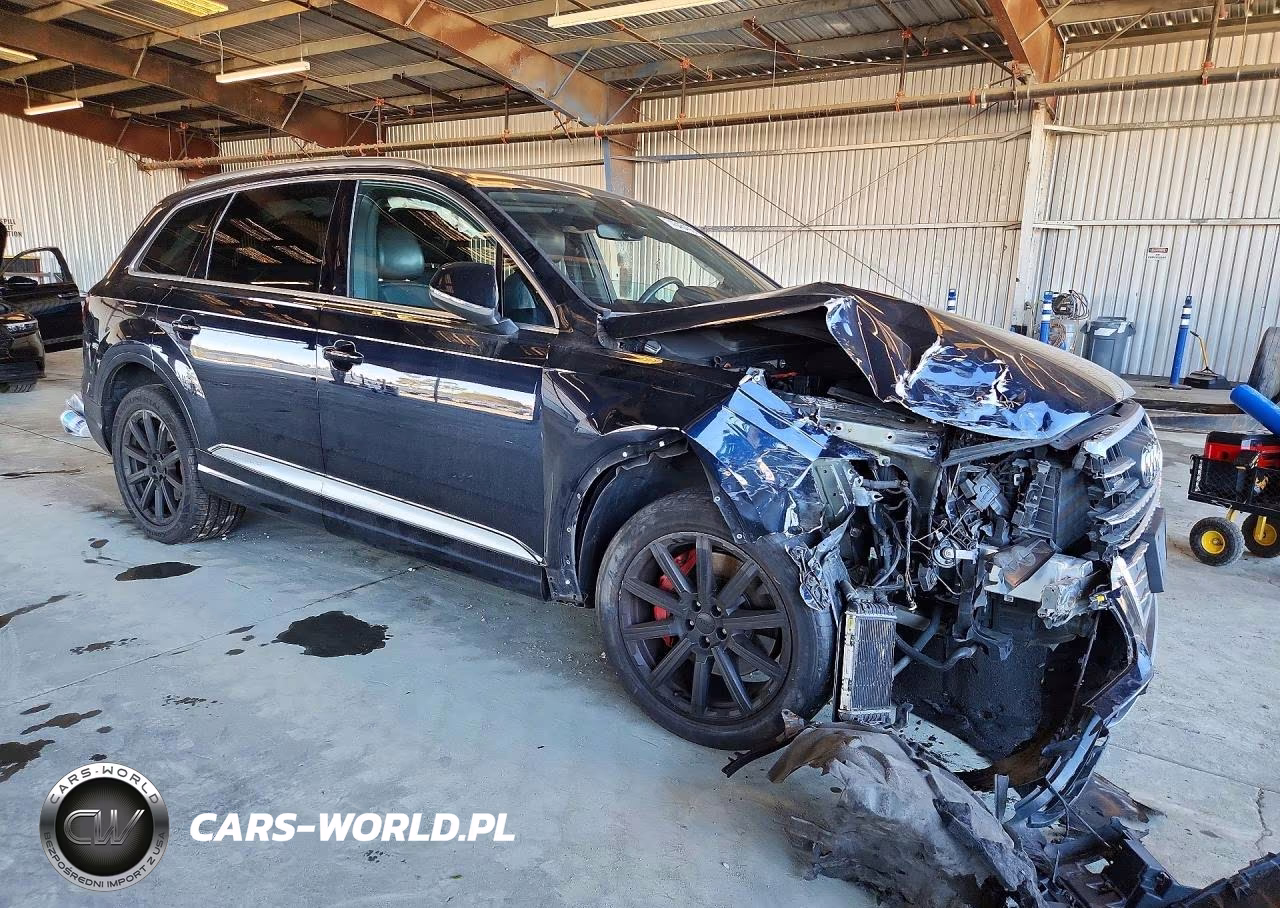 2018 Audi Q7 Premium Plus VIN:WA1LAAF78JD007920 - 4