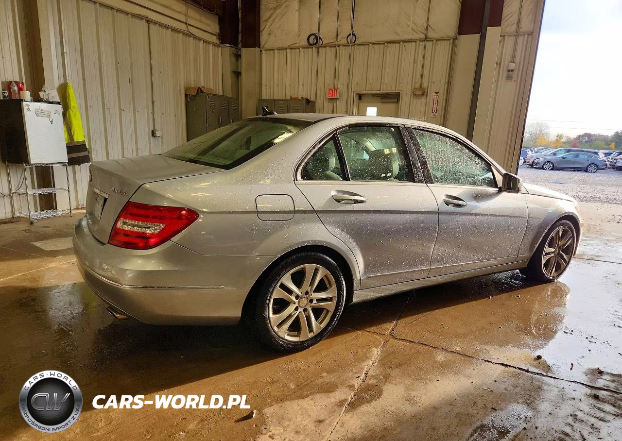 2013 Mercedes-Benz C 300 4Matic VIN:WDDGF8AB6DA810444 - 3