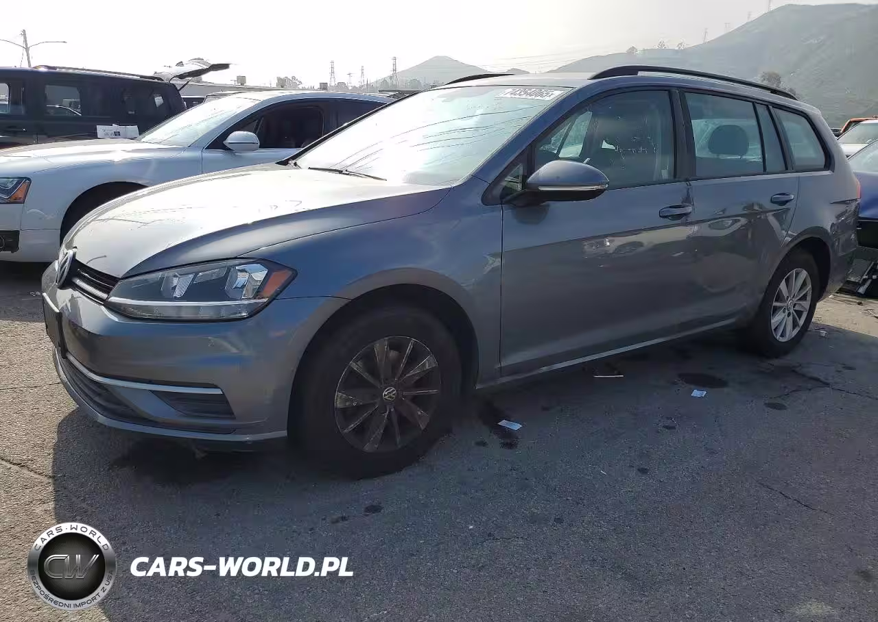2018 Volkswagen Golf Sportwagen S